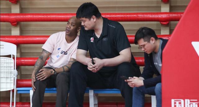 中国篮球名人堂，允许外援入选，以特别贡献的形式，哪些人有资格