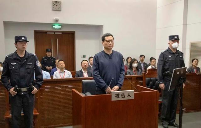 原上港总裁严俊一审被控受贿3601万余元 当庭认罪