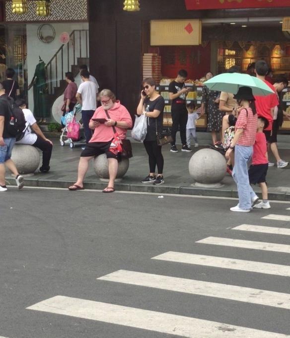 上海街头偶遇G胖：网友恶搞之传说中的炼金术师(1)