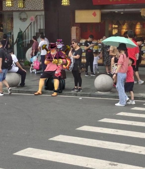 上海街头偶遇G胖：网友恶搞之传说中的炼金术师(2)