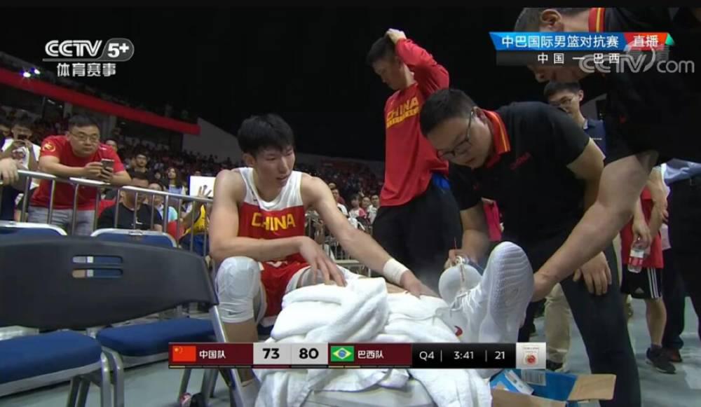 3人有伤，1人因伤退赛！中国男篮4主力遇困境，小组赛出线不乐观(1)