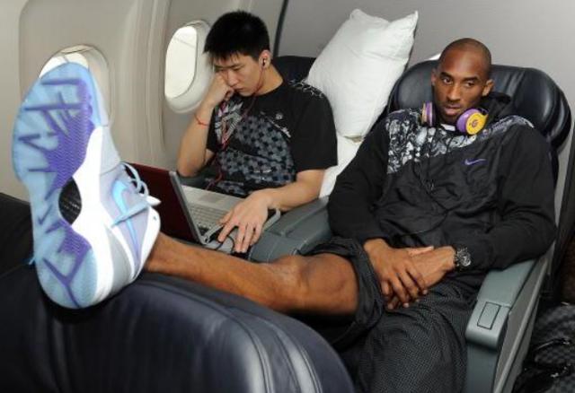 nba乘坐什么飞机 NBA球星坐飞机时都啥样(3)
