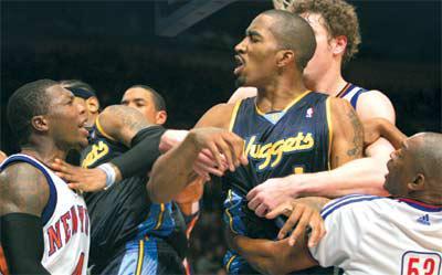 nba尼克斯打架 NBA十大打架事件之掘金尼克斯集体打群殴(2)