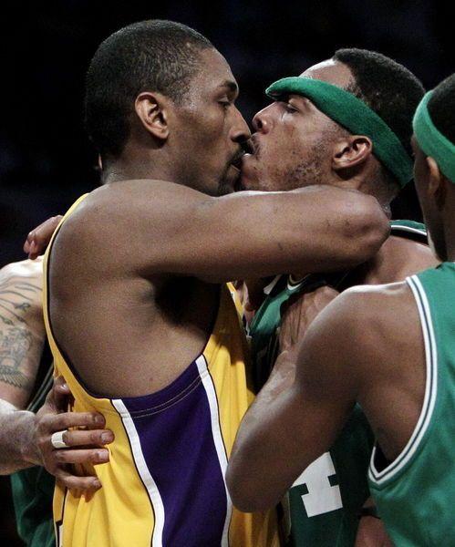 nba摄像亲吻尴尬 NBA球员之间“亲吻照”多尴尬(4)