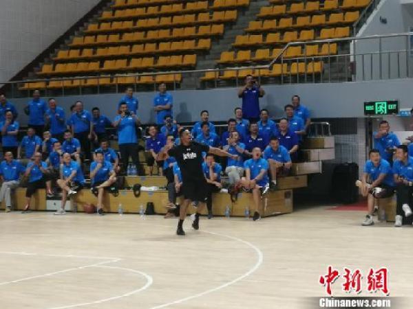 nba中国校园篮球讲师 全国200余名篮球教师齐聚(2)