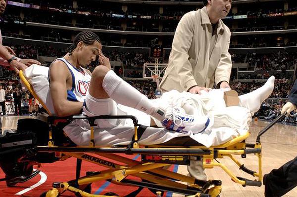 nba里受伤最严重的 NBA历史上最严重的五次受伤(2)