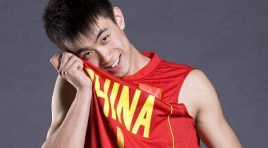 盘点中国篮坛中的4大帅哥：周琦颜值备受争议，榜首俘获无数女球迷！(1)