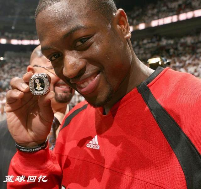 nba詹姆斯几个总冠军戒指 拿到NBA总冠军戒指有多开心(1)