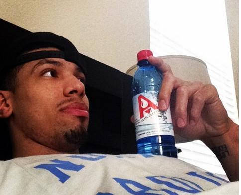 nba喝水瓶子 NBA野蛮喝水法(2)