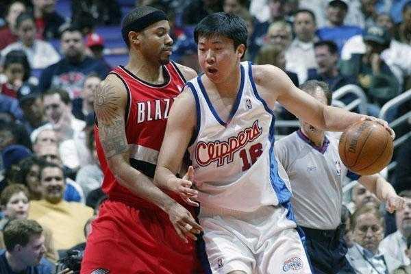 第一位在nba赛场上场的中国球员是谁 细数那些曾在NBA征战过的中国球员(2)