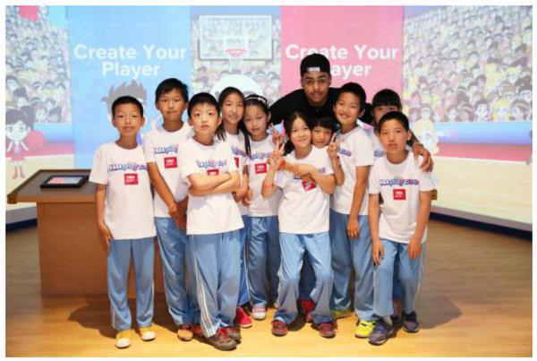 nba如何访球 NBA球员访NBA乐园与中国小球迷共享篮球乐趣(2)