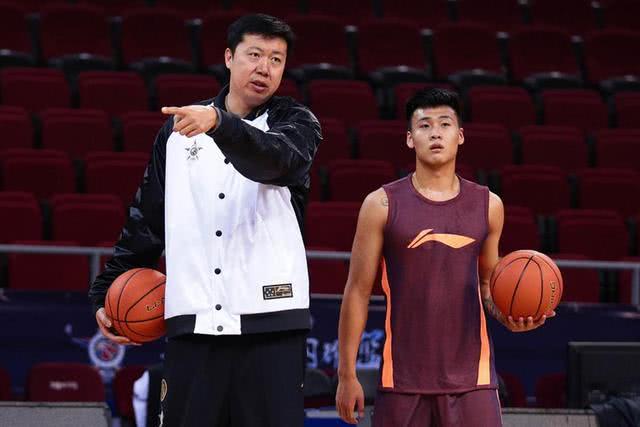 中国男篮十大巨星：孙悦易建联上榜，第一影响中国篮球！(2)