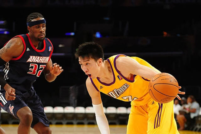 中国球员NBA单场最高分：孙悦4分，周琦6分，那姚明和易建联呢(1)