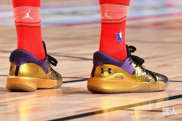 NBA球员上脚：76人队的球鞋，恩比德穿紫金配色战靴！(4)