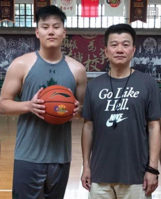 篮球少年志——“中国胖虎”将成麦科勒姆学弟征战NCAA(3)