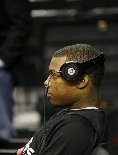 nba球星戴耳机训练 NBA球星们与耳机的故事(6)