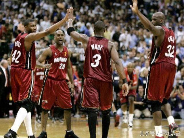 nba2006总决赛黑哨 NBA06年总决赛韦德靠黑哨夺冠(1)