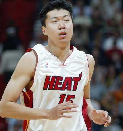 有几位中国人加入nba 所有中国球员进入NBA球队名单(4)