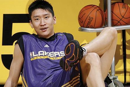 有几位中国人加入nba 所有中国球员进入NBA球队名单(10)