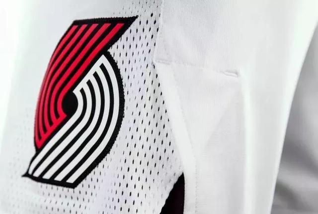 nikenba球衣红白 NBA官方发布的新赛季耐克球衣(6)