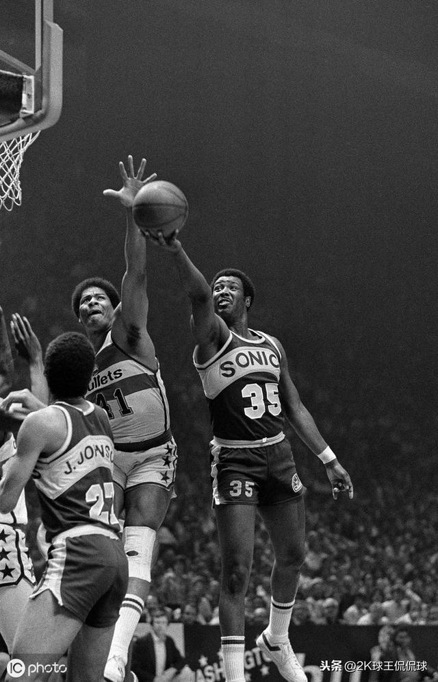 nba关于篮板的相关记录 「得篮板者得天下」NBA历史上的十大篮板狂人(7)