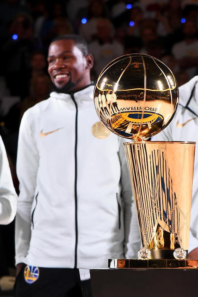 2017nba冠军戒指发布 17赛季NBA总决赛冠军戒指近赏(13)