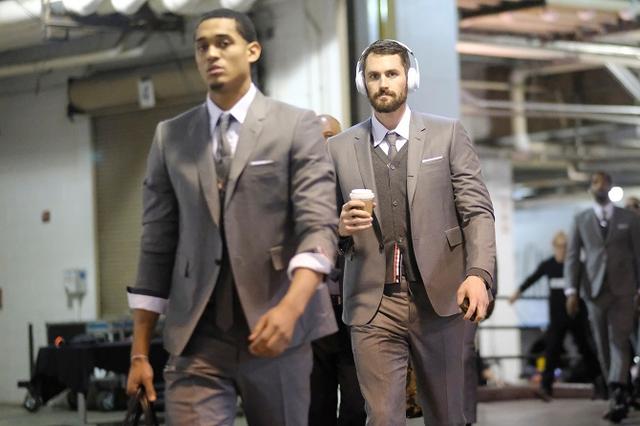 nba季后赛时装 NBA球员通道中的时尚秀场(2)