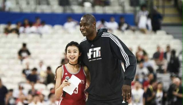 重庆卫视nba女主持人 NBA中国3大美女主持人曾和球星合照过(6)