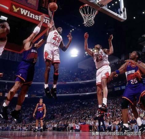 1993年nba总决赛数据 1993年NBA总决赛第四场——钻石一代的经典对决(5)