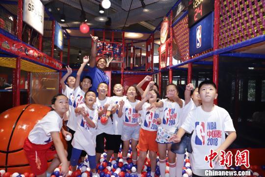nba球星到上海 NBA球星现身上海为2018NBA中国赛预热(3)
