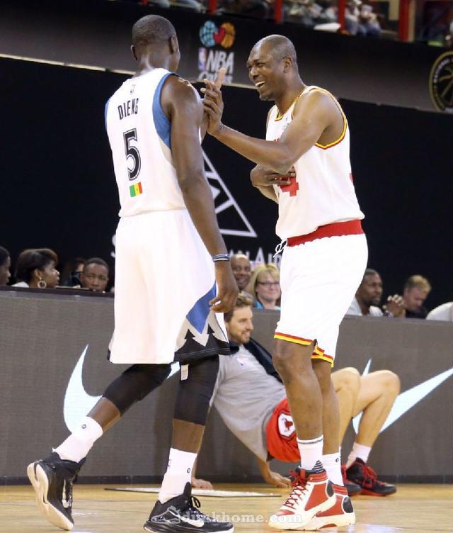 nba2015非洲赛 NBA非洲赛球员上脚鞋款一览(9)