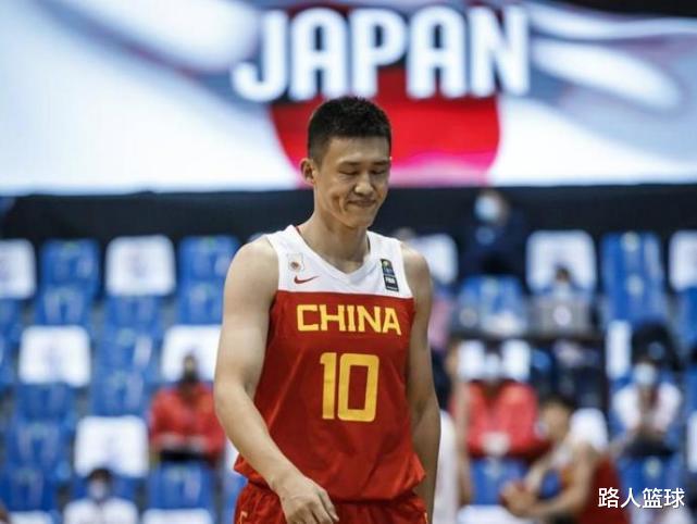 家有一老如有一宝！中国男篮队长发挥太稳健，他是定海神针(1)