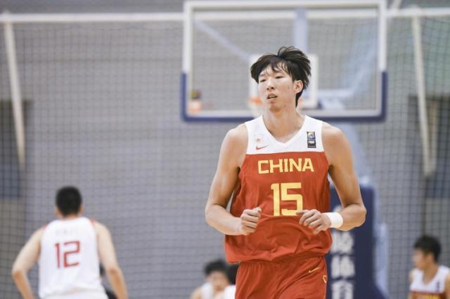 FIBA公布中国男篮落选赛名单 周琦领衔吴前落选(1)