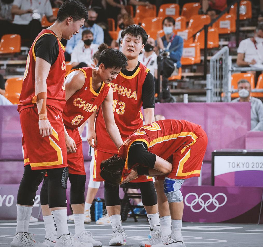 中国女篮感人1幕！4名奥运铜牌姑娘展示球衣，写着：强国有我们！(3)