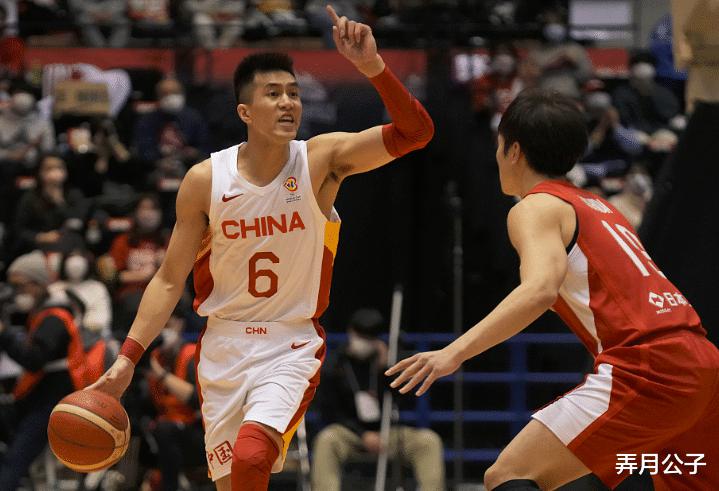 世预赛双杀日本，中国男篮2人进步大，4人可以离开国家队了(1)