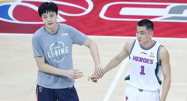 中国男篮16人名单公布，高诗岩再次被抛弃，2人入选球迷不满意
