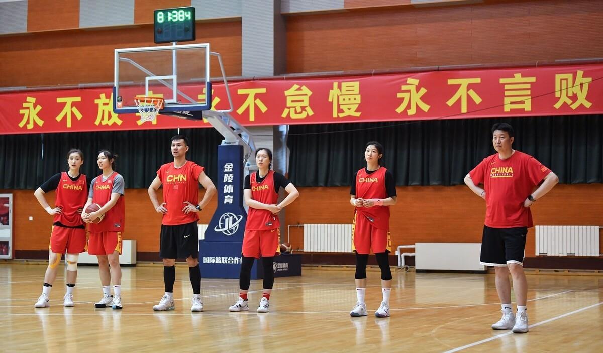 中国女篮宣布最新集训16人大名单，李梦迎来新职位，郑薇压力很大(2)