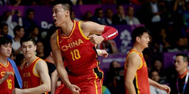 中国男篮12人名单形势突变，26岁国手或自毁前程，杜锋恨铁不成钢(2)
