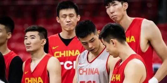 中国男篮12人名单形势突变，26岁国手或自毁前程，杜锋恨铁不成钢(4)