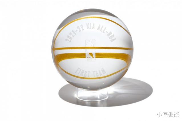 均龄低于27岁！NBA最佳一阵创造历史，联盟官方赠送水晶篮球(2)