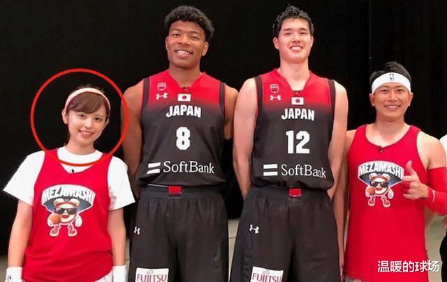 NBA太太团又添新成员！日本男篮二哥俘获电台主持，身高悬殊40CM(2)
