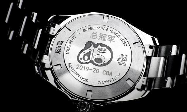 夺冠颁奖仪式，广东男篮一人发了一块手表，这块手表价值多少钱？(2)