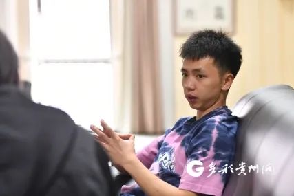 @贵州摆摊篮球少年：马布里想邀请你成为今年训练营的首位学员！你愿意吗？(4)