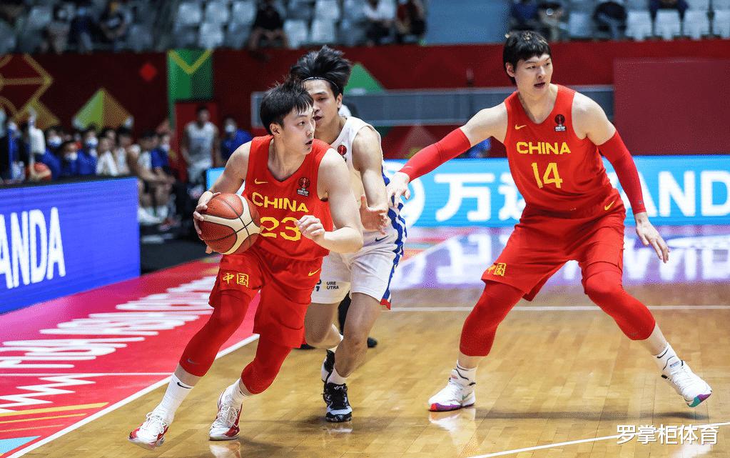 中国男篮再拿一胜，球迷却揪出最失望一人，3场比赛未能证明自己