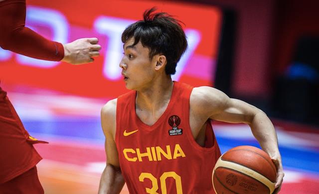 中国男篮亚洲杯失利，三后卫阵容引热议，杨毅一席话戳中要害(4)