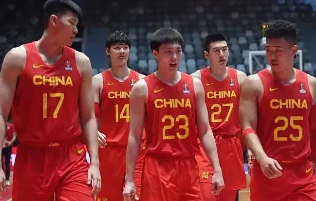 下午13点，中国男篮宣布杜锋爱徒驰援，接下来中国男篮阵容升级(2)