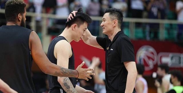 恭喜杜锋，中国男篮迎来锋线悍将！有了他，中国男篮有望重回巅峰(2)