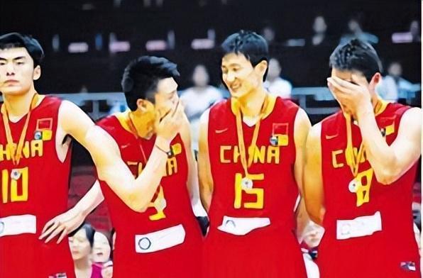 杜锋手下的替补CBA没有MVP的郭艾伦，总局力捧成为中国男篮牌面(3)