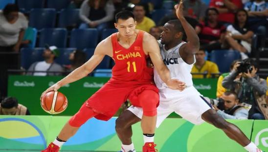 中国篮球的荣光，球迷内心的安全感，易建联用实力诠释领袖的含义(2)