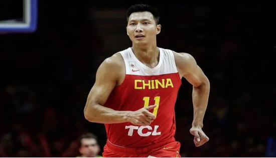 中国篮球的荣光，球迷内心的安全感，易建联用实力诠释领袖的含义(3)